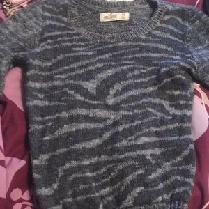 On sleeve Grey and  black crop top